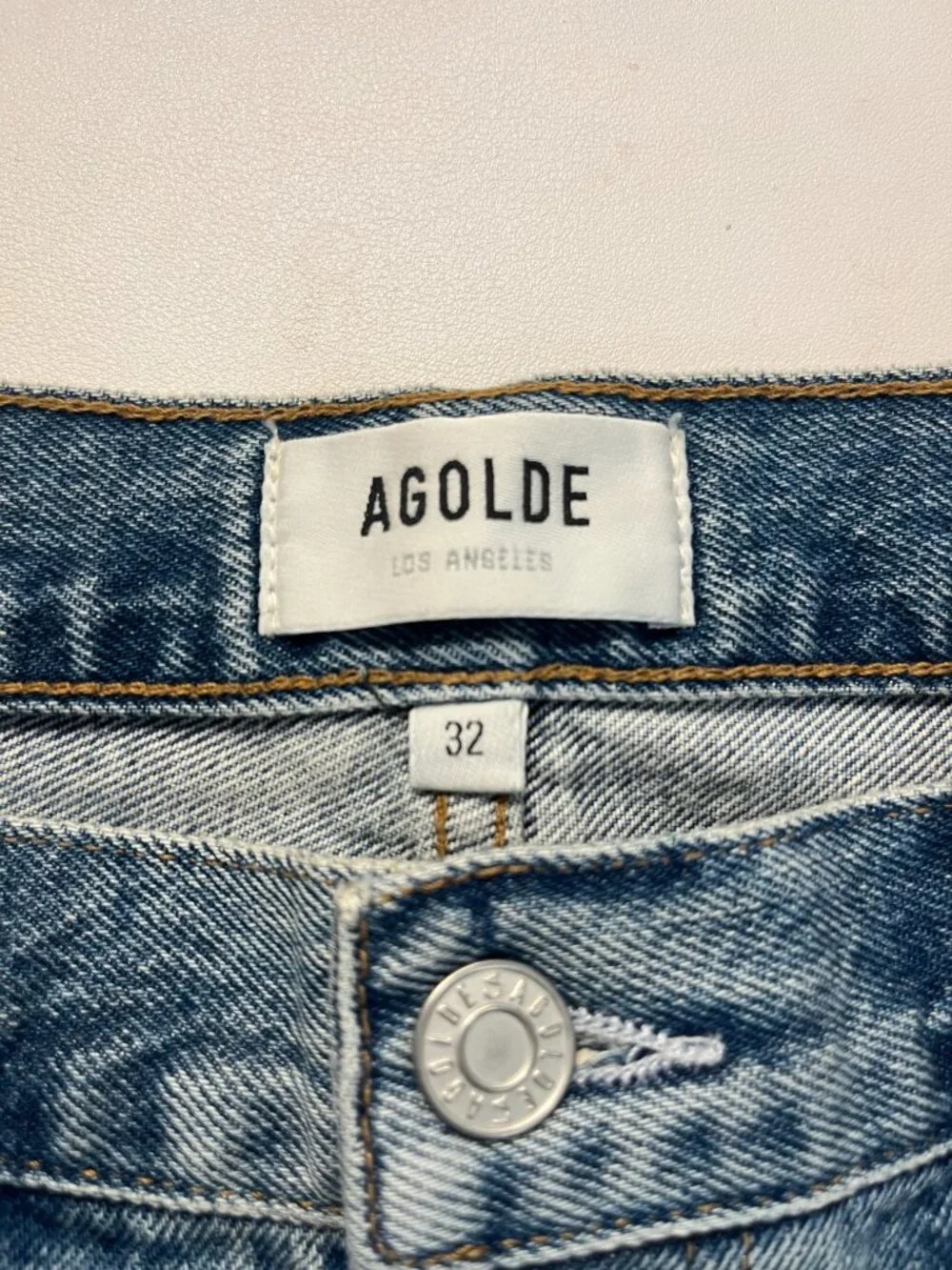 NWT AGOLDE Parker Long Vintage Denim Shorts with Cuff (Heat Wave) - Women's 32